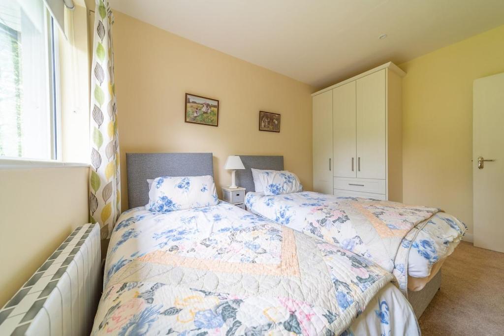 2 Bed Waterfront Property - Close To Courtmacsherry كورك المظهر الخارجي الصورة