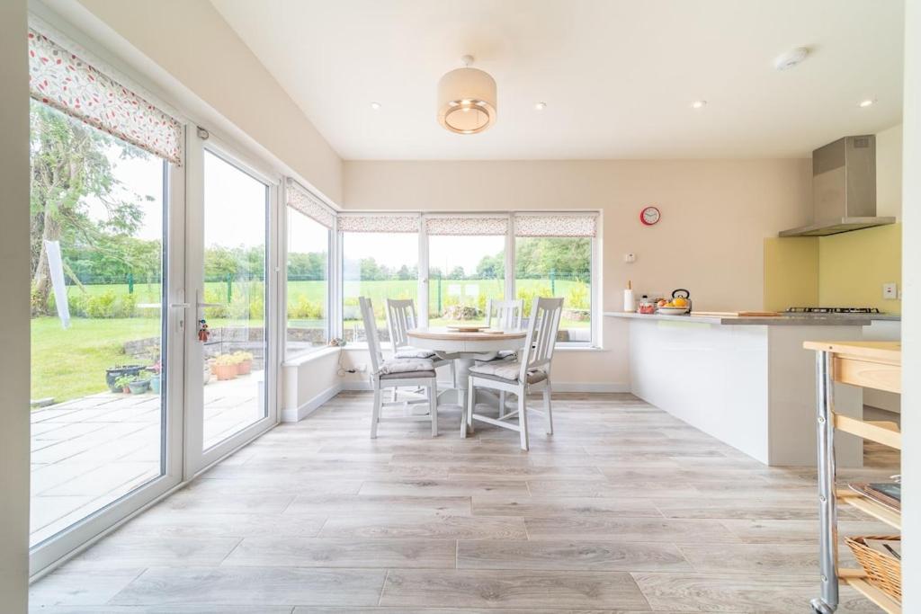 2 Bed Waterfront Property - Close To Courtmacsherry كورك المظهر الخارجي الصورة