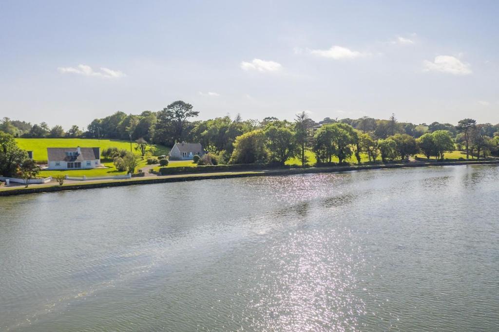 2 Bed Waterfront Property - Close To Courtmacsherry كورك المظهر الخارجي الصورة